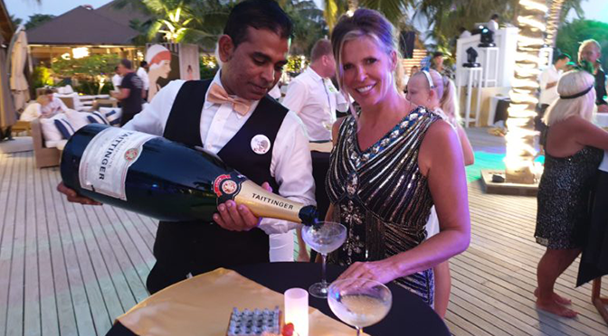 Abendveranstaltung im ROBINSON Noonu auf den Malediven mit Champagner-Service