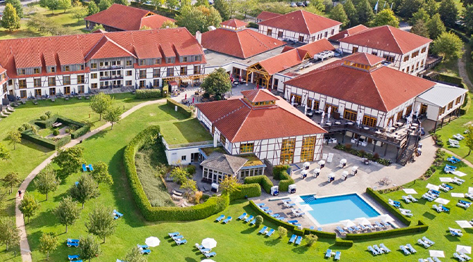 ROBINSON Club Fleesensee in Deutschland mit Pool und Ferienanlage im Grünen